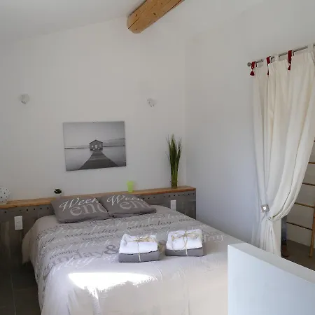 Hébergement de vacances Gites De Charme Le Nid D'amour Céreste